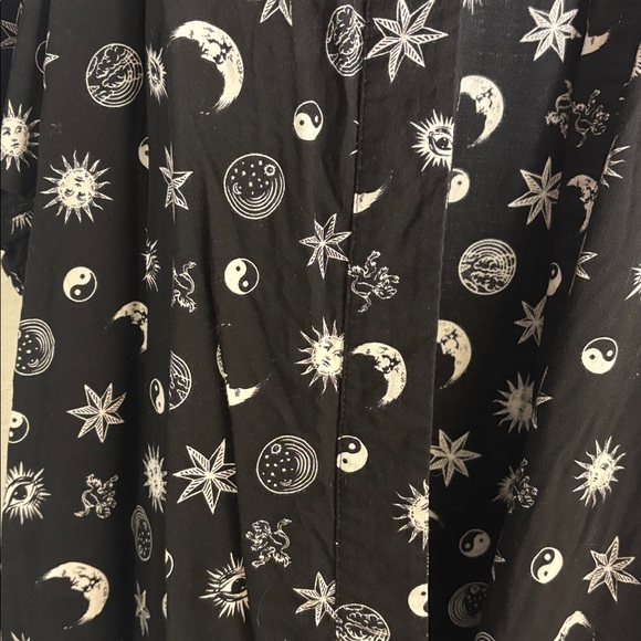 Women’s opened shoulder Hot Topic Black Kimono with Celestial Patterns sz S - Picture 5 of 7